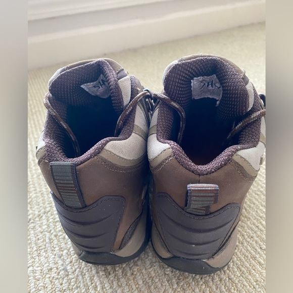 Women’s Merrell Hiking Boots - Picture 4 of 7